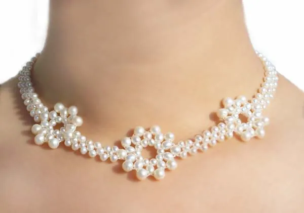 elegant pearl necklace