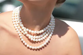 graceful pearl necklace