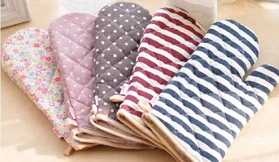 nice baking molds and gloves